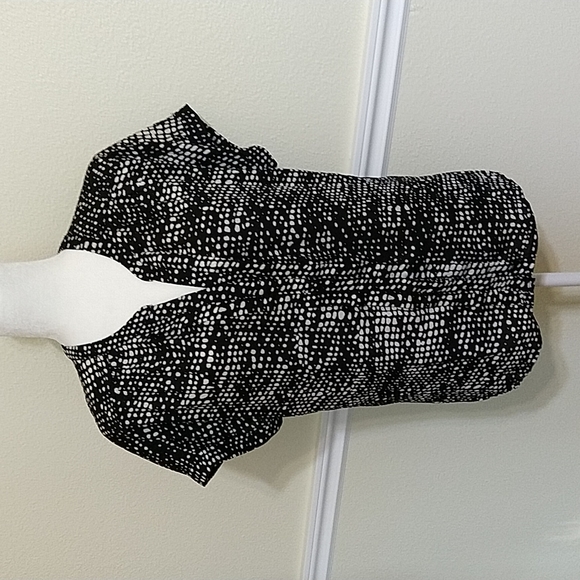 Forever 21 Short Sleeve Blouse - Picture 1 of 8